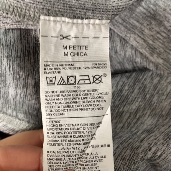 Old navy active Capri pants - Picture 4 of 4